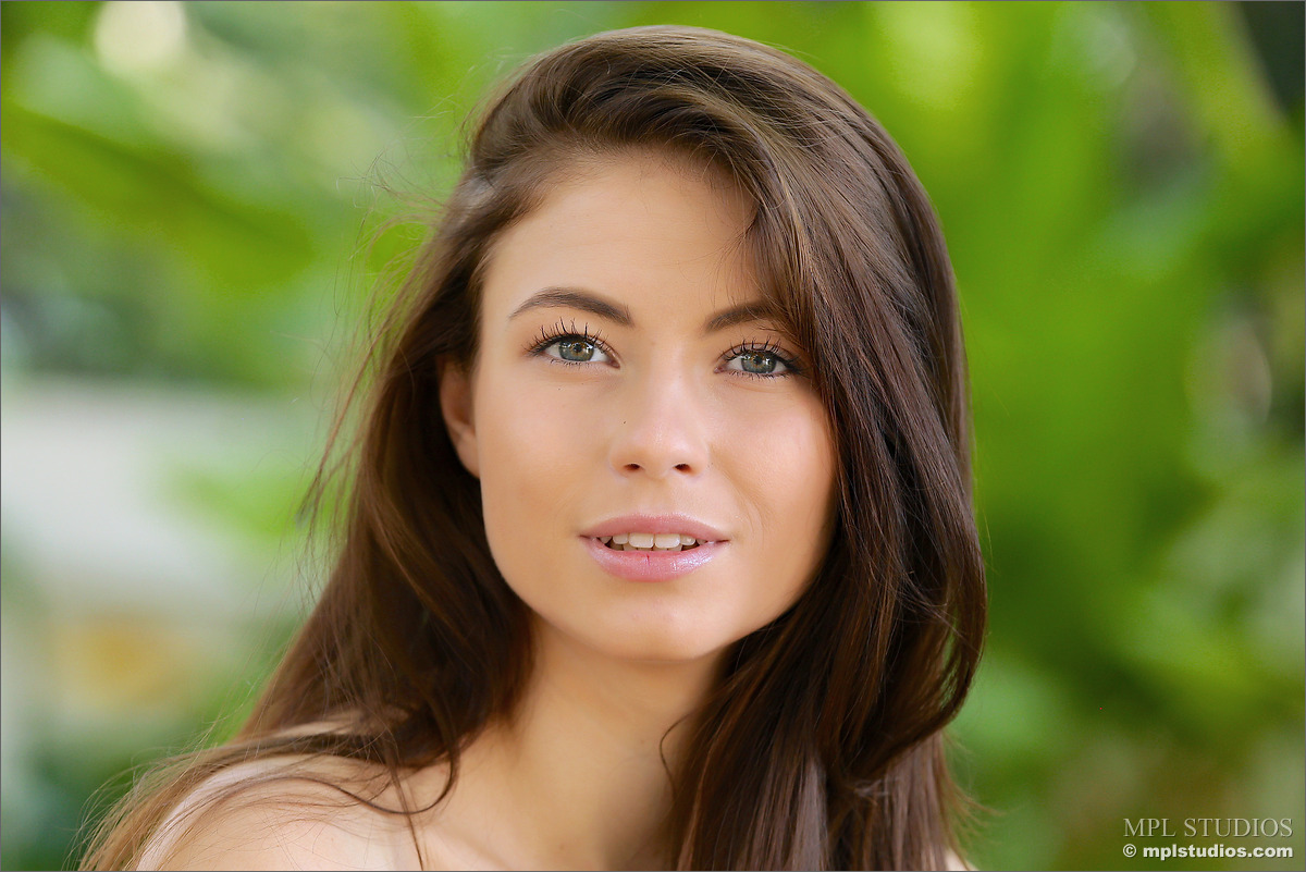 Photo #5 of Jenna posing in Tropical Desire