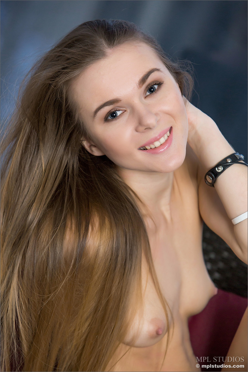 Photo #4 of Karissa Diamond posing in Nuance