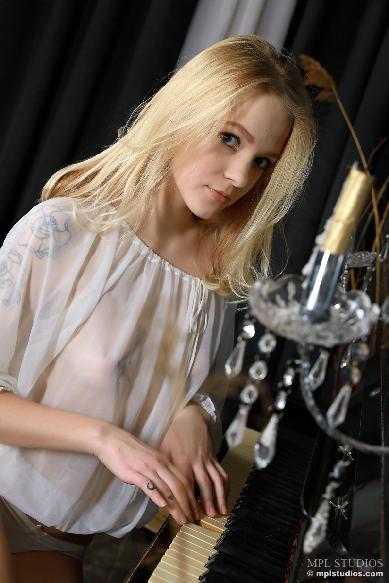 Photo #3 of Zlata posing in Gen Y