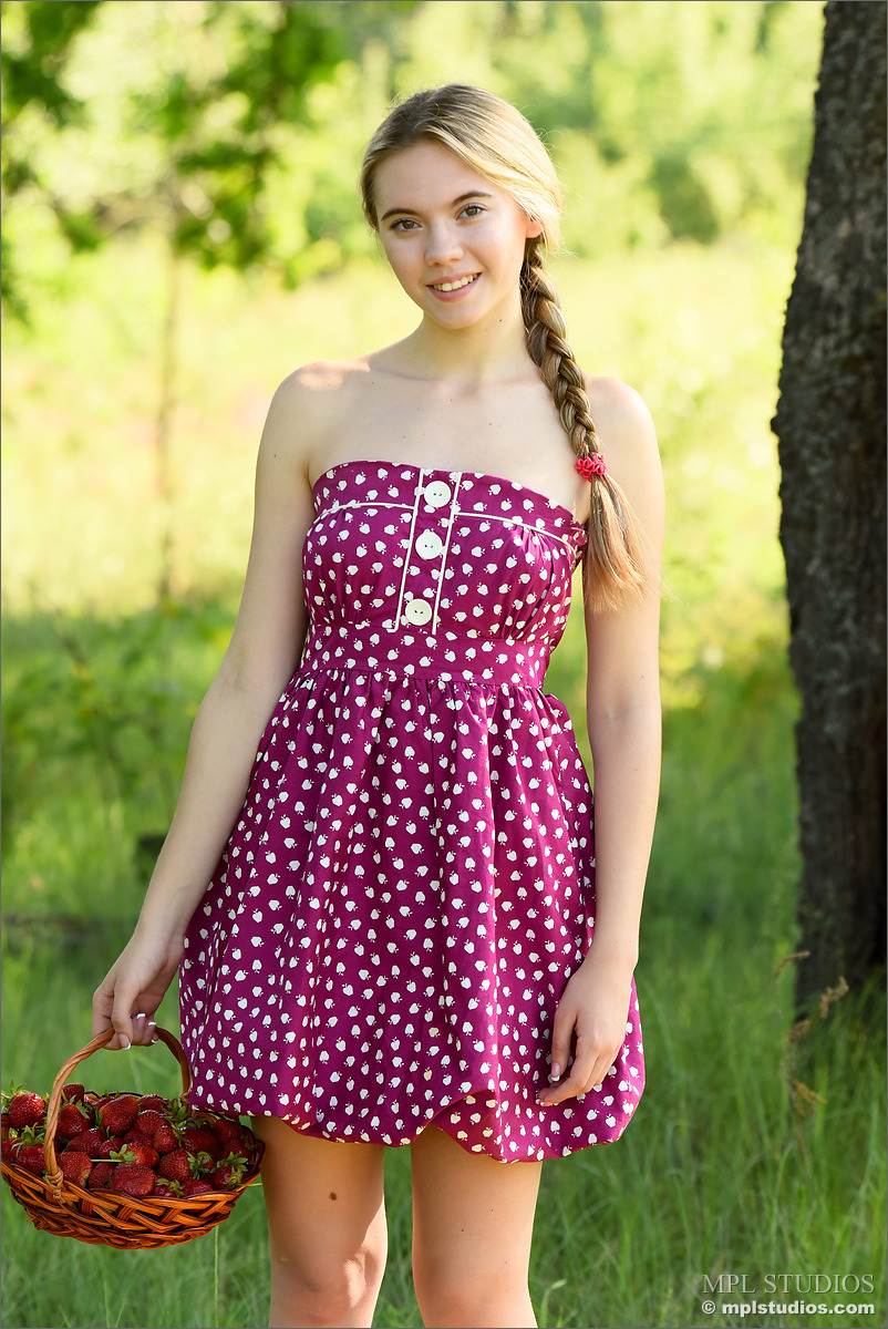 Photo #1 of Aspen posing in Strawberry Delight