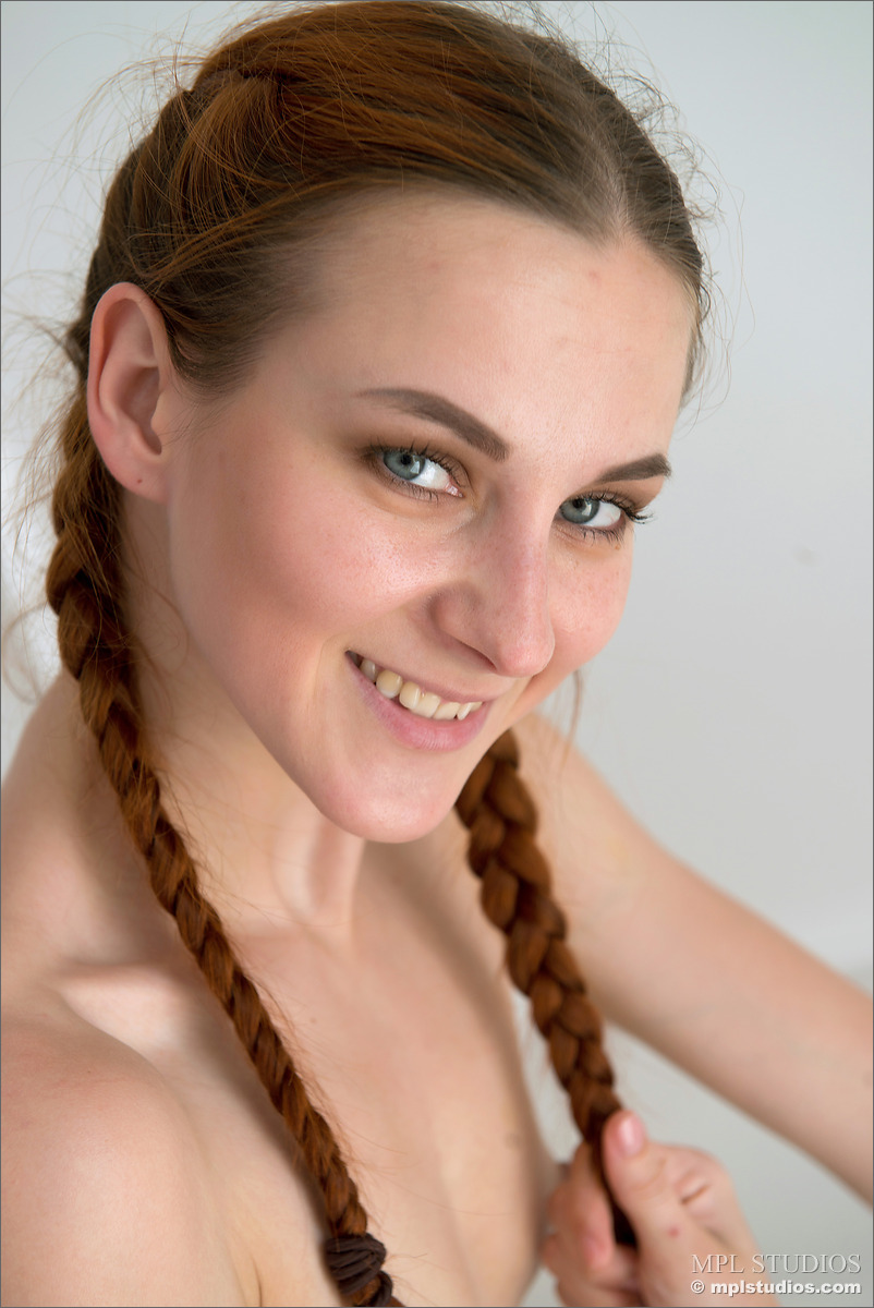Photo #5 of Gwen posing in Light of Day