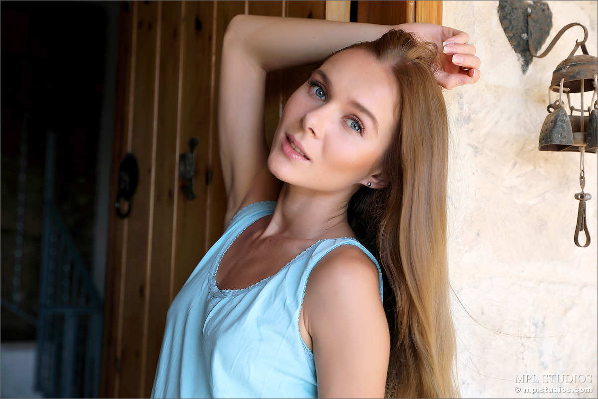 Photo #2 of Karissa Diamond posing in Discovery in Blue