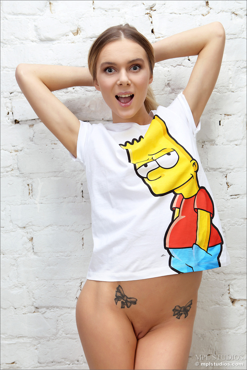 Photo #1 of Karissa Diamond posing in Point Blank