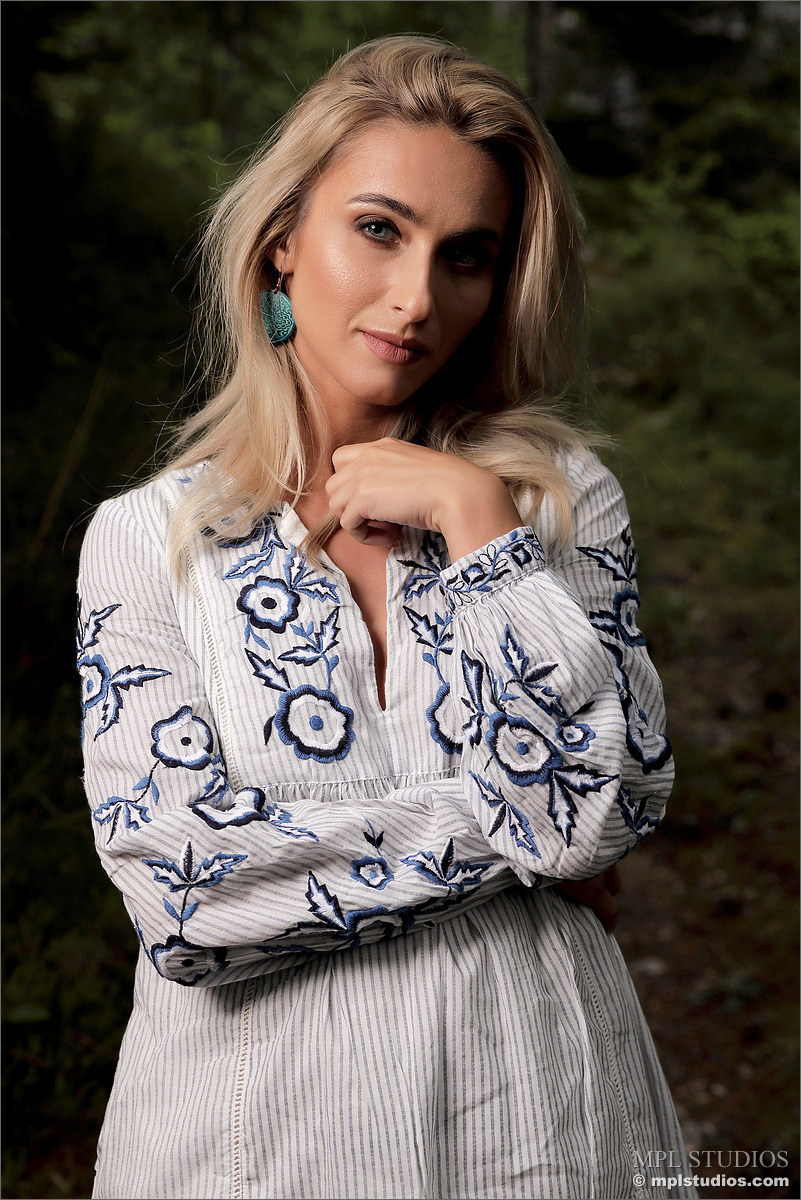 Photo #1 of Cara Mell posing in Imladris