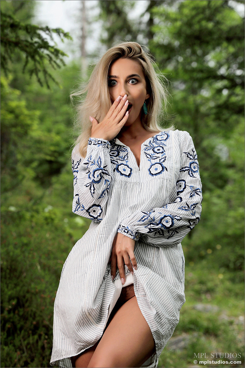 Photo #2 of Cara Mell posing in Imladris