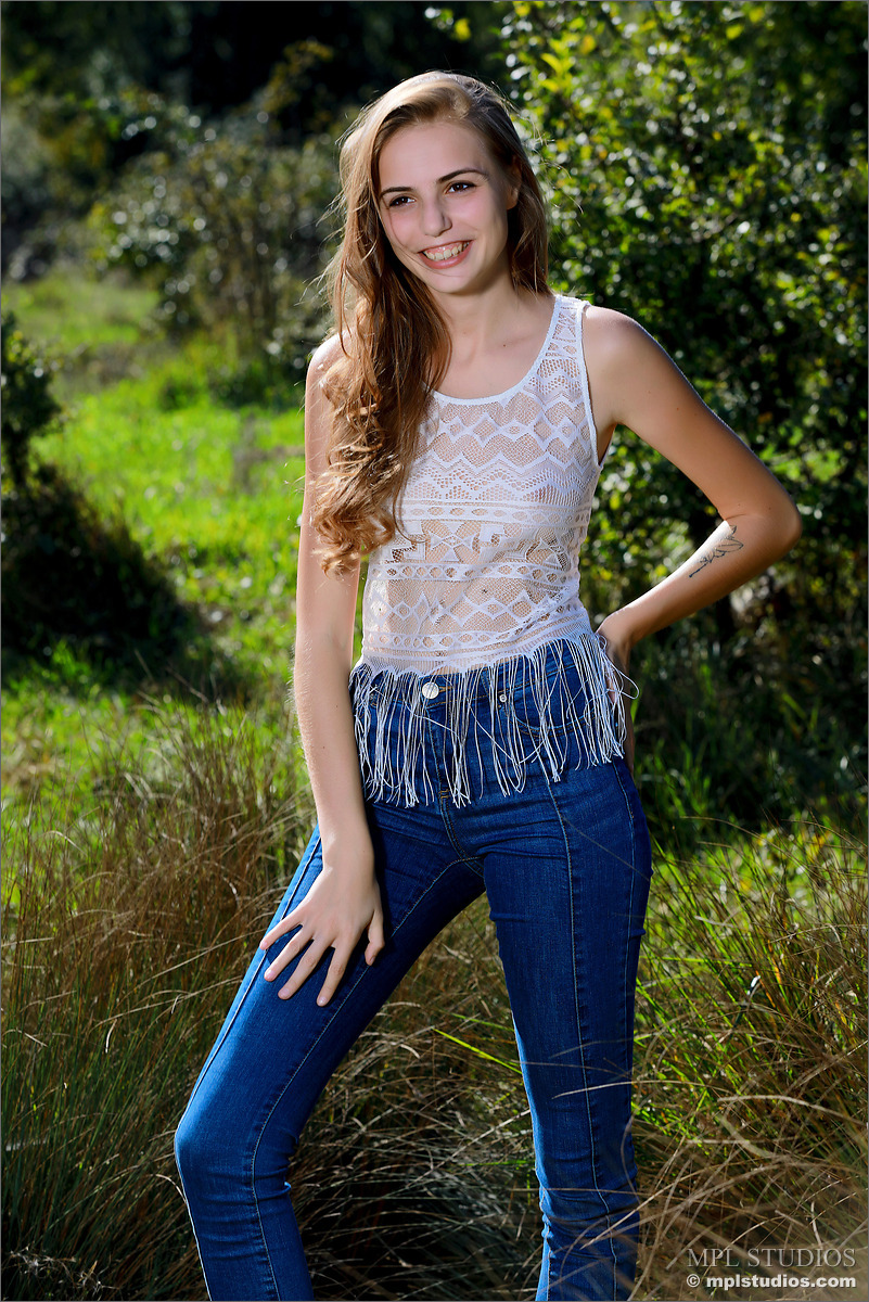Photo #1 of Elle posing in Homecoming