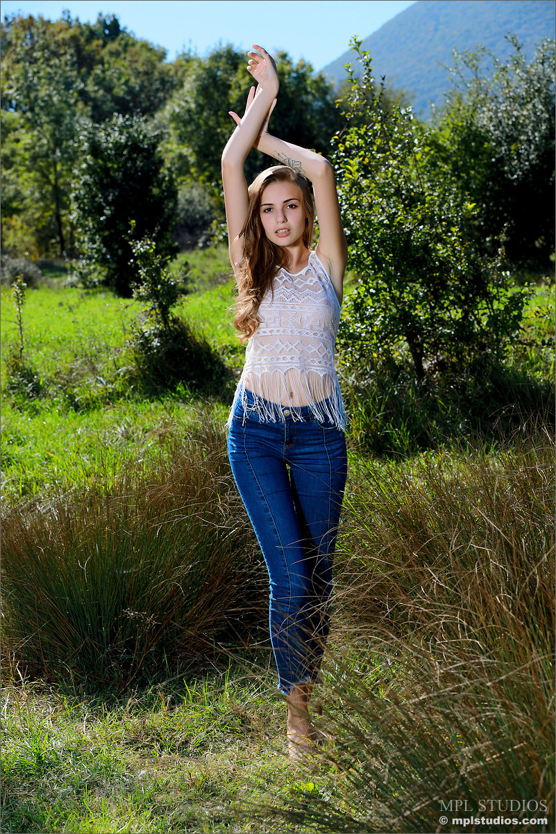 Photo #2 of Elle posing in Homecoming