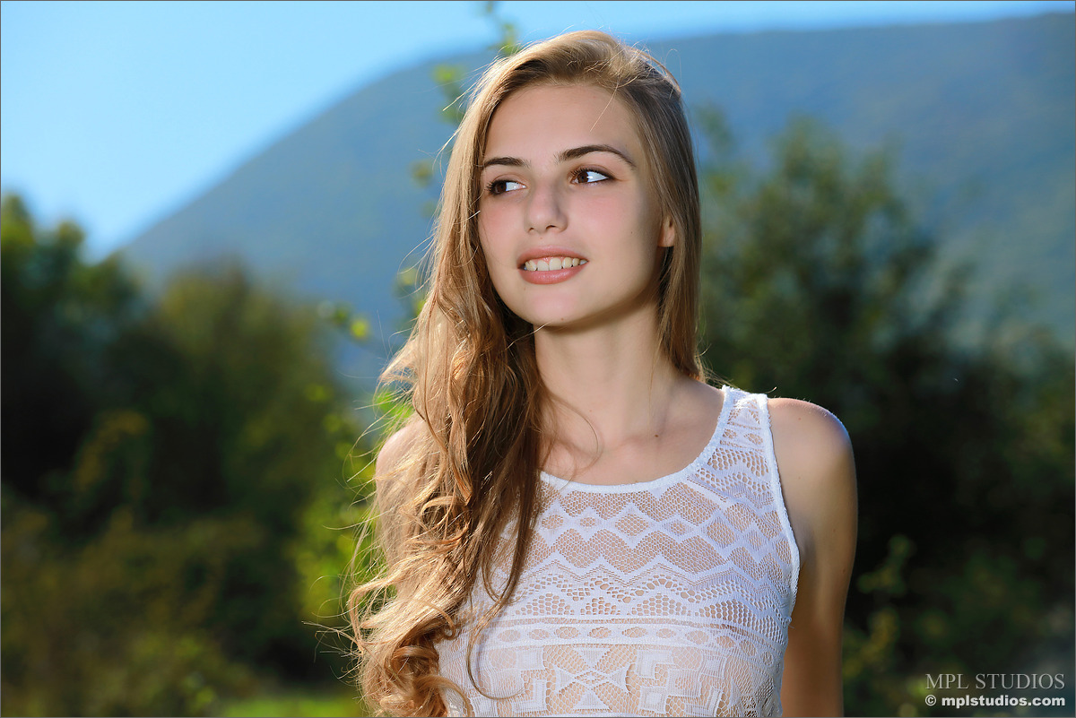 Photo #3 of Elle posing in Homecoming