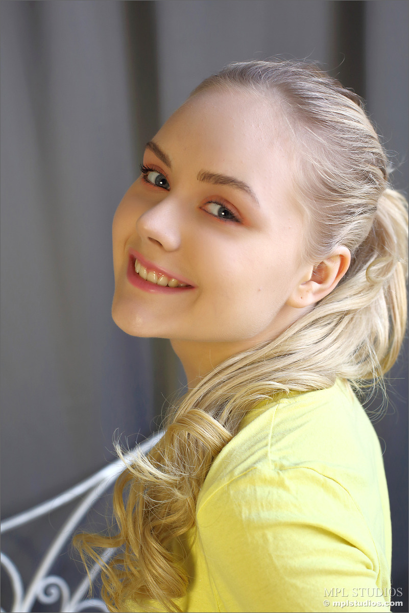 Photo #1 of Isabelle posing in Choices