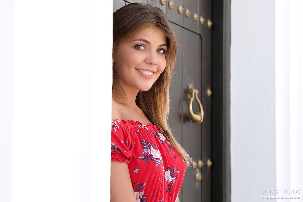 Photo #4 of Kaitlin posing in Postcard: Frajiliana
