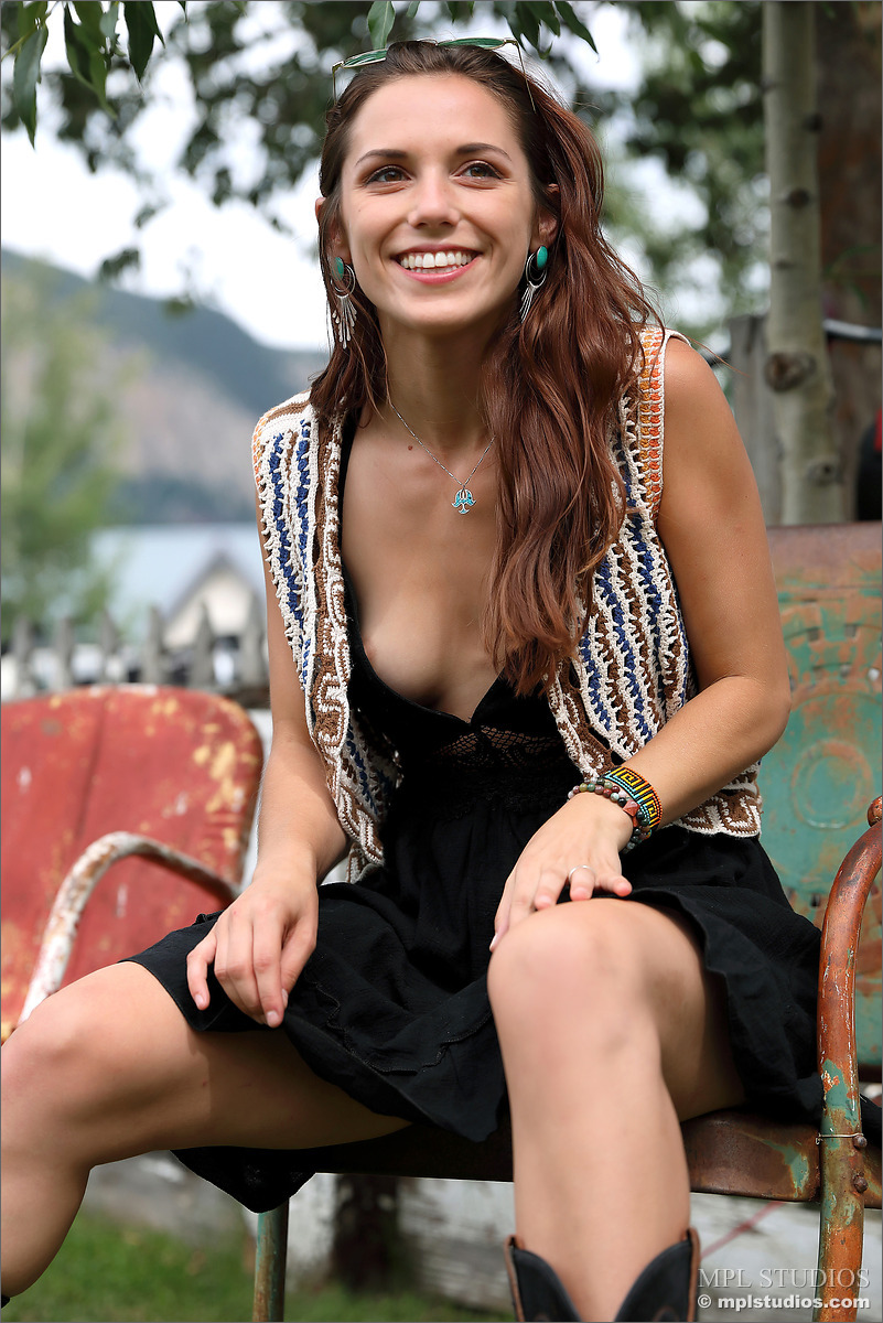 Photo #3 of Elena Generi posing in Postcard: Crested Butte
