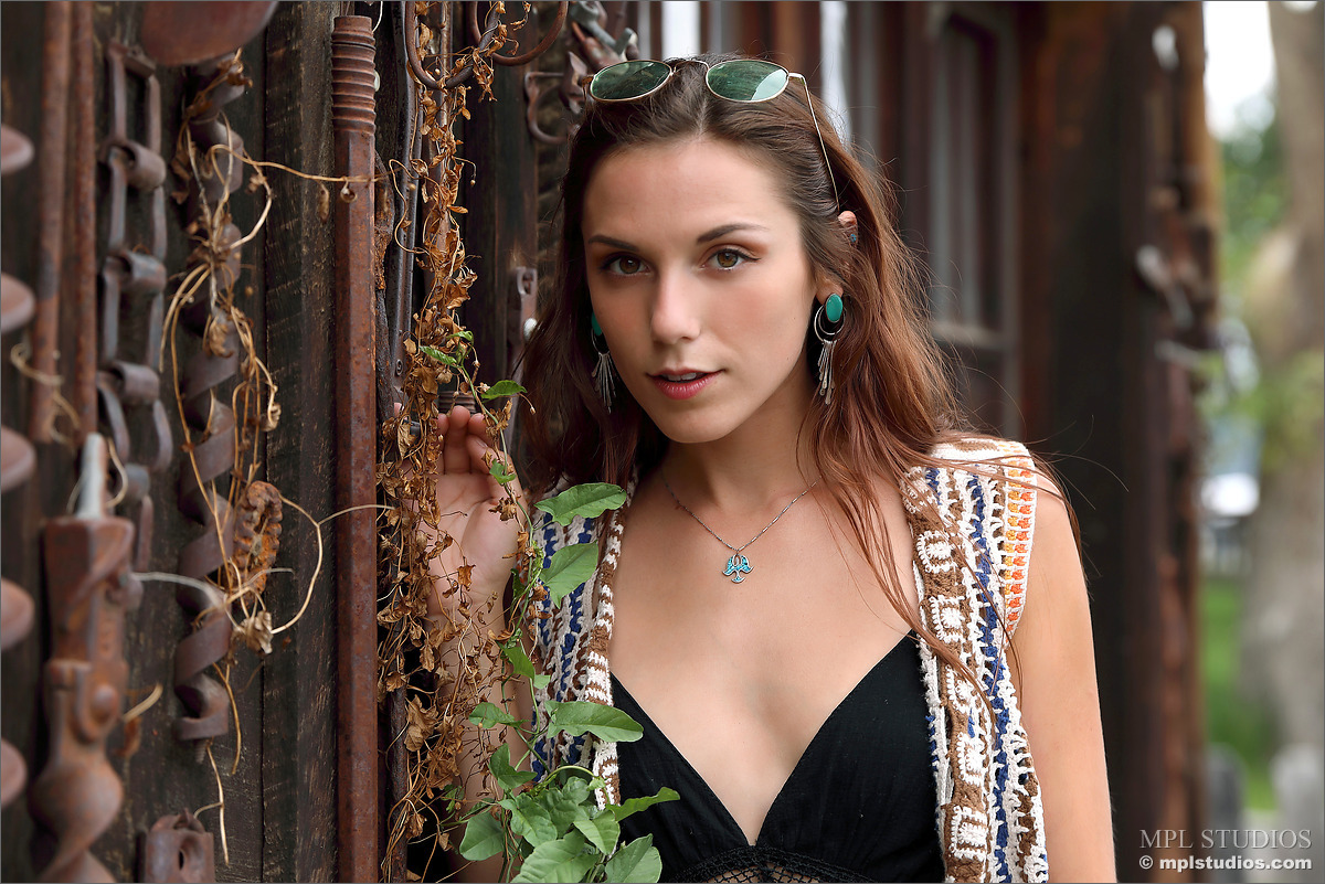 Photo #7 of Elena Generi posing in Postcard: Crested Butte