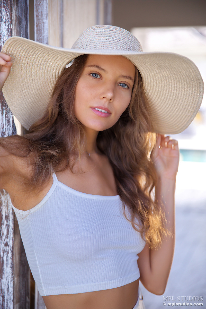 Photo #3 of Katya Clover posing in Tropical Mood