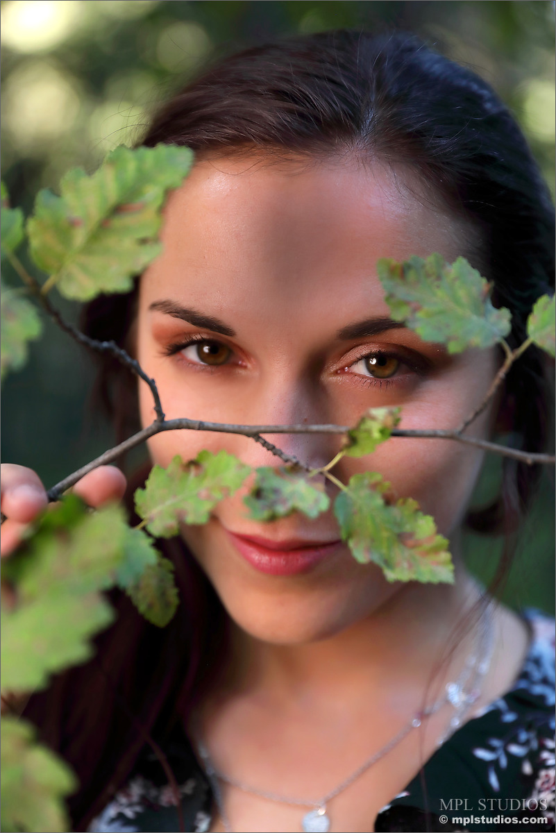 Photo #3 of Elena Generi posing in Flora