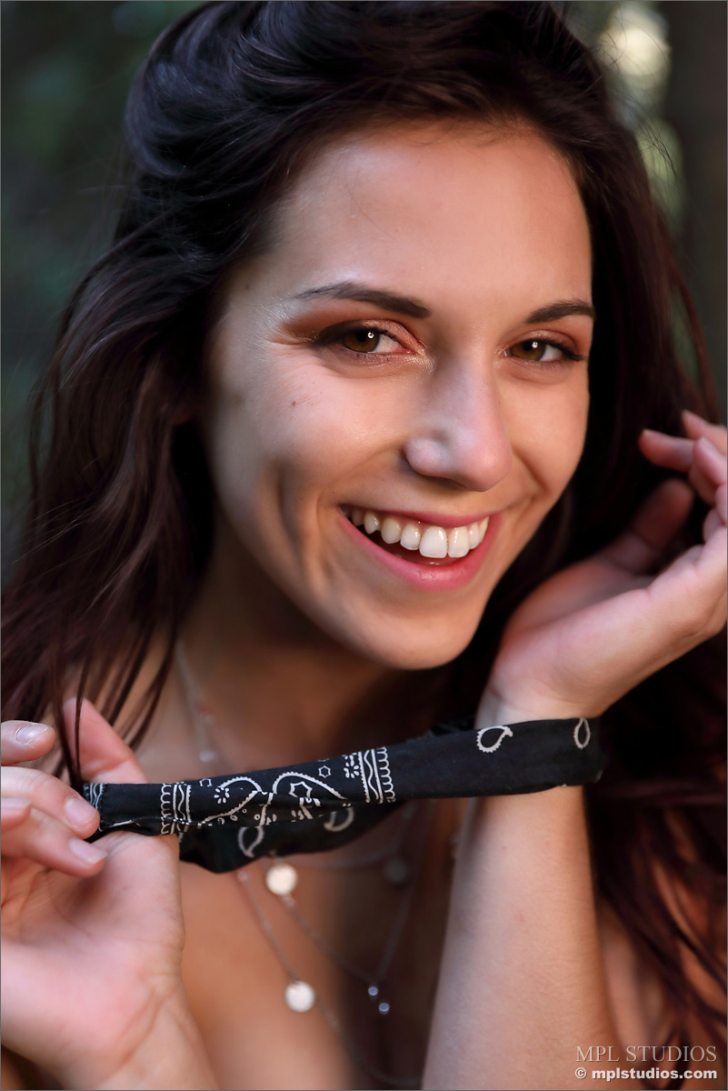 Photo #7 of Elena Generi posing in Flora