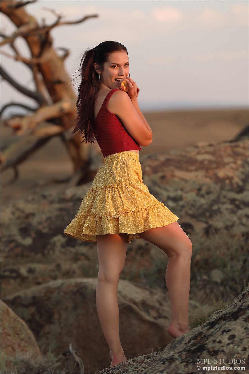 Photo #2 of Elena Generi posing in Eat A Peach