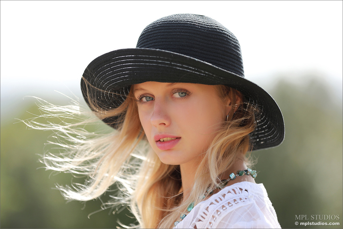 Photo #5 of Clarice posing in Boho
