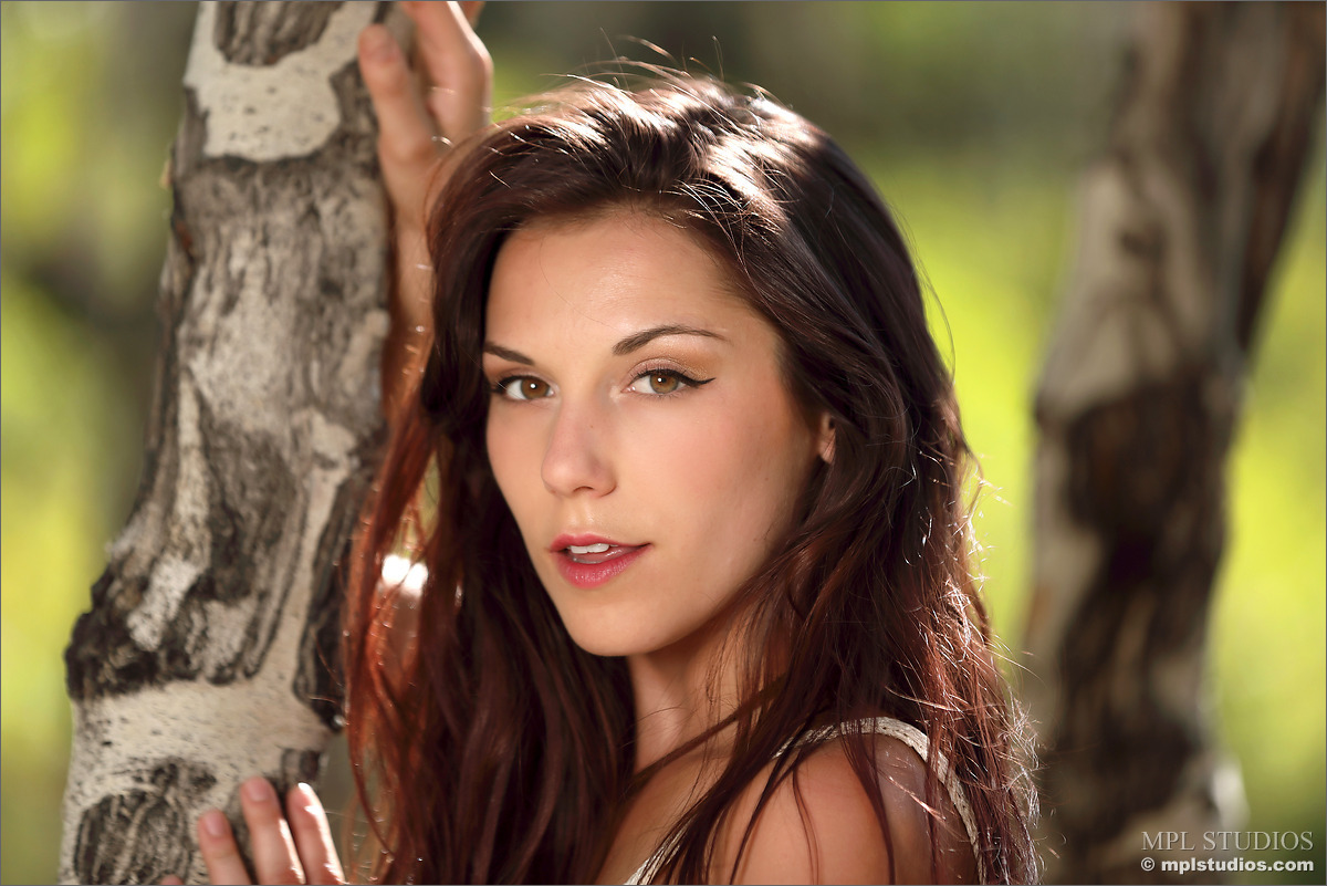 Photo #4 of Elena Generi posing in Aspen