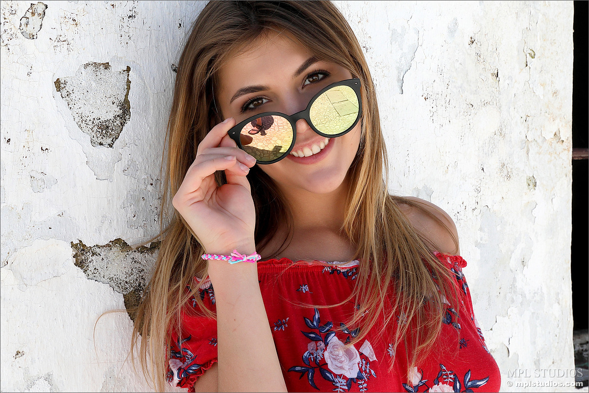 Photo #1 of Kaitlin posing in Postcard: Frajiliana