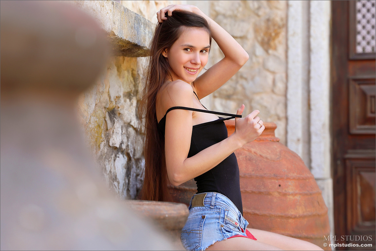 Photo #4 of Leona Mia posing in Los Barriles