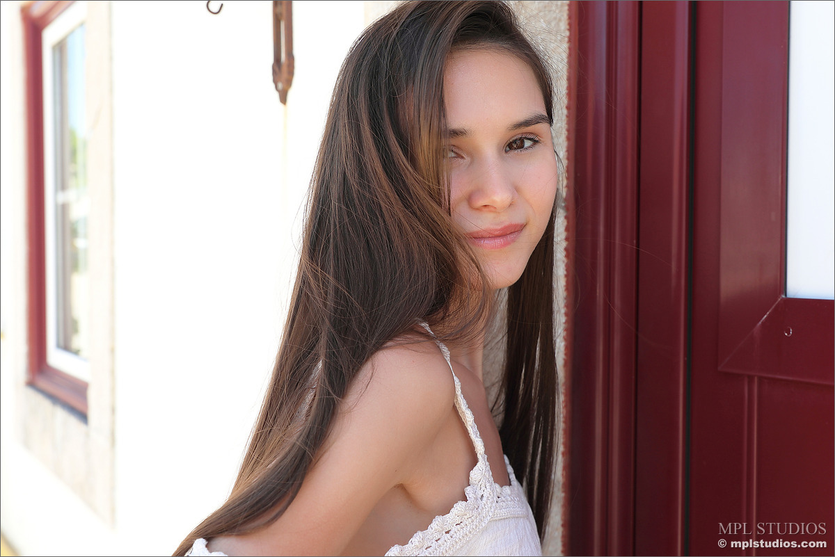 Photo #1 of Leona Mia posing in Postcard from Portugal