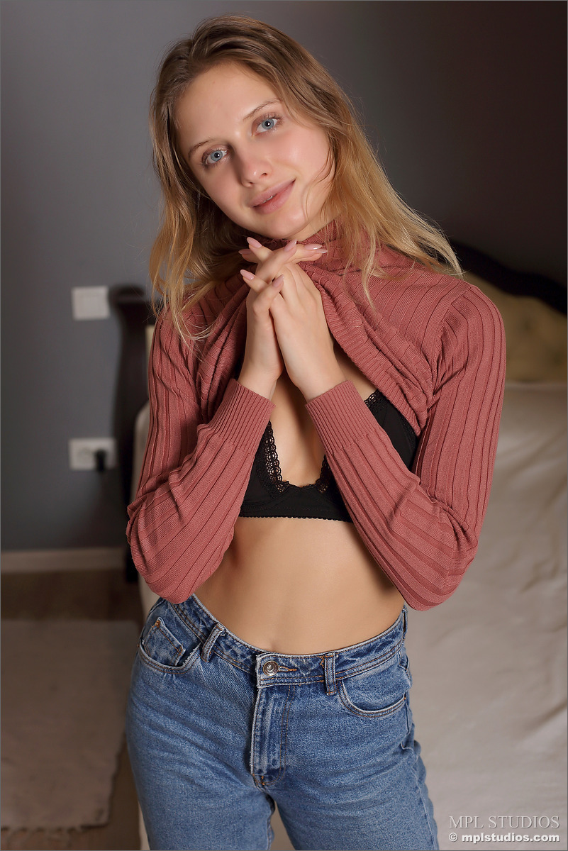 Photo #3 of Clarice posing in Simply Rain