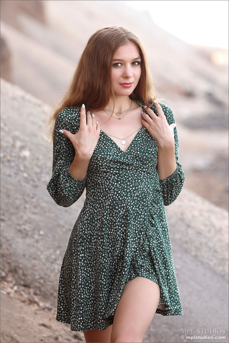 Photo #1 of Stefani posing in Westeros
