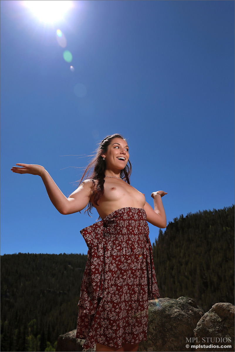 Photo #5 of Elena Generi posing in Lookout Mountain