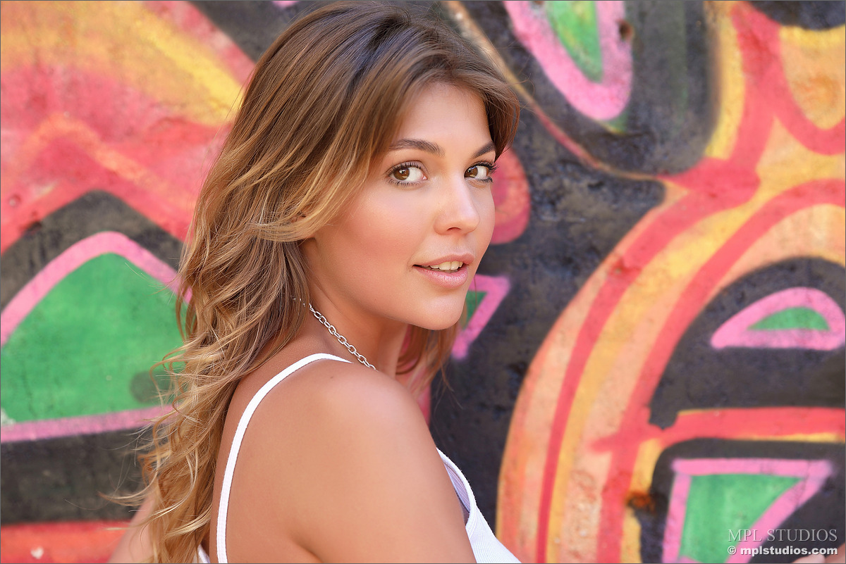 Photo #1 of Kaitlin posing in Postcard from Nerja