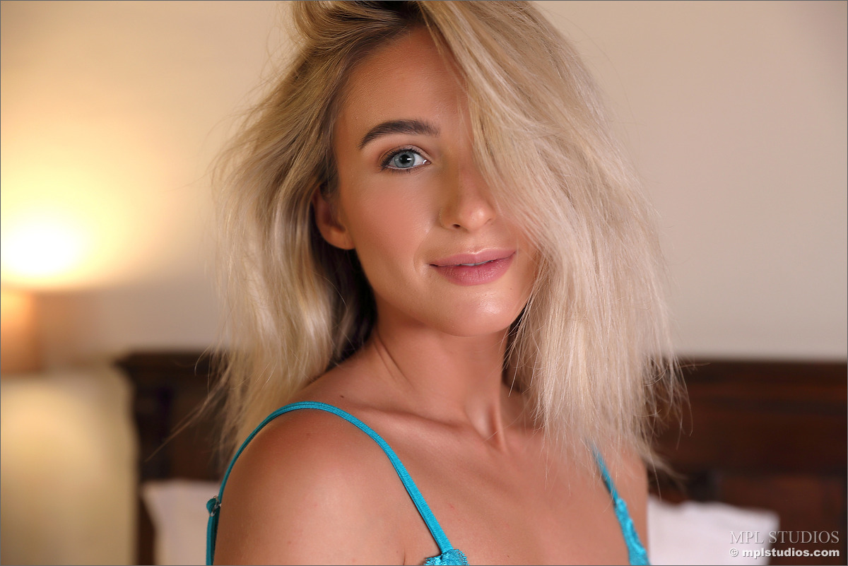 Photo #8 of Cara Mell posing in Shoot Day: Montage