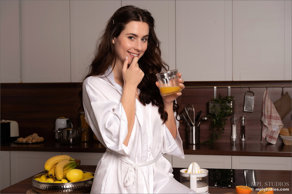 Photo #2 of Mara Blake posing in Juiced