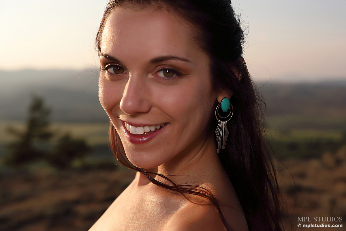 Photo #5 of Elena Generi posing in Cosmic Connect