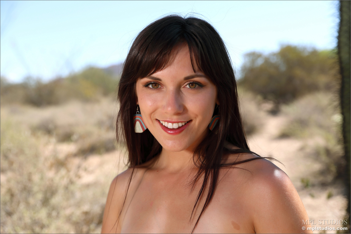Photo #6 of Elena Generi posing in Desert Solitaire