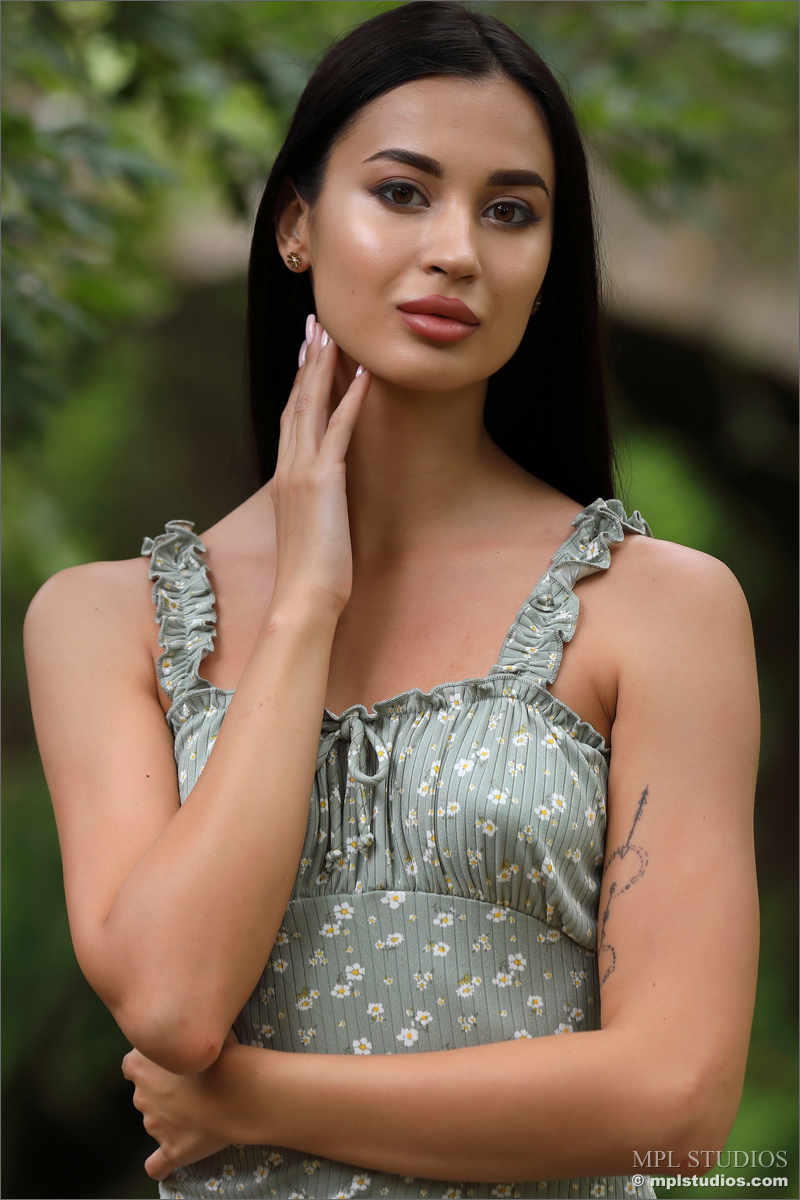 Photo #2 of Aria posing in Portuguese Pastoral