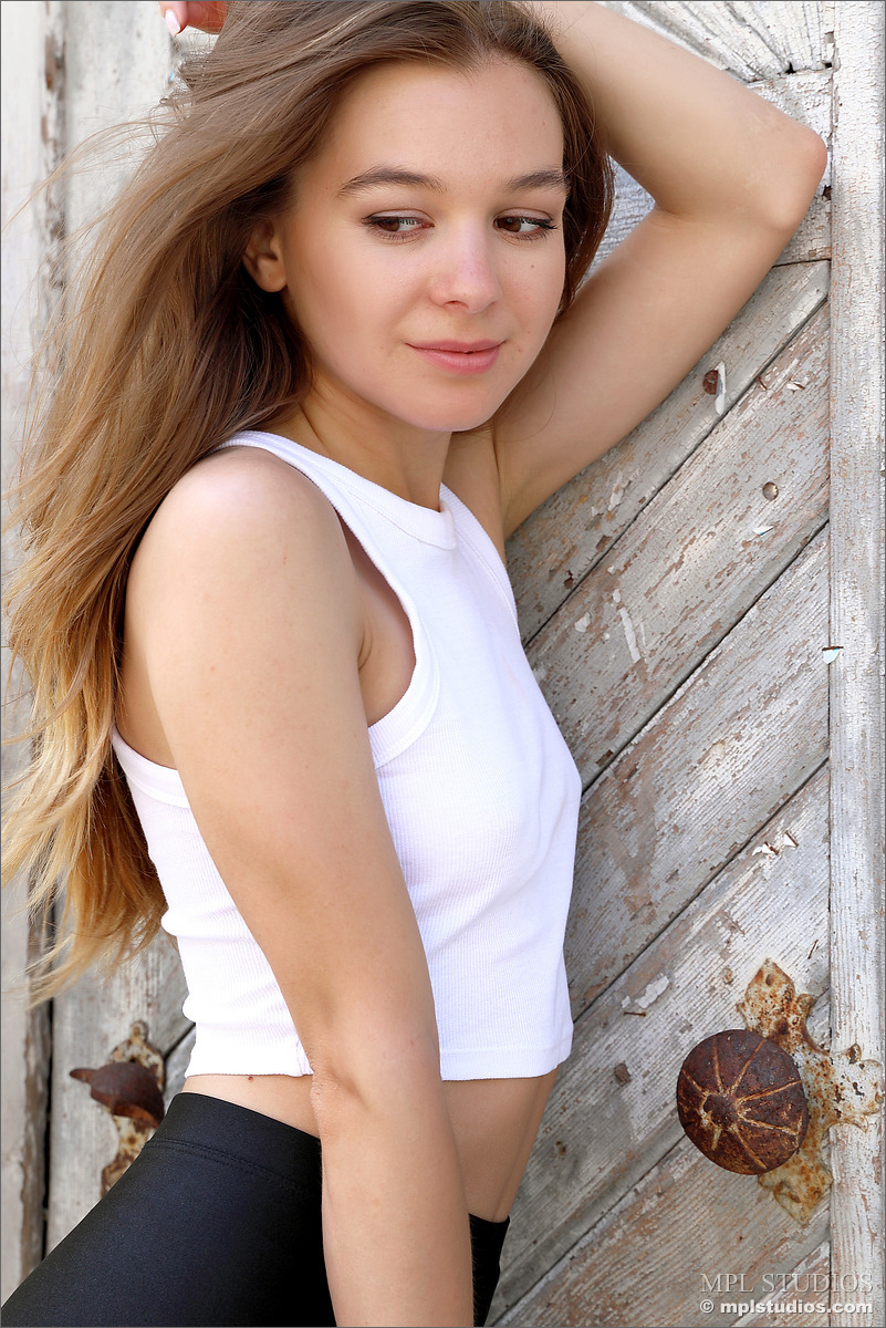 Photo #5 of Stefani posing in Postcard from Log Pod