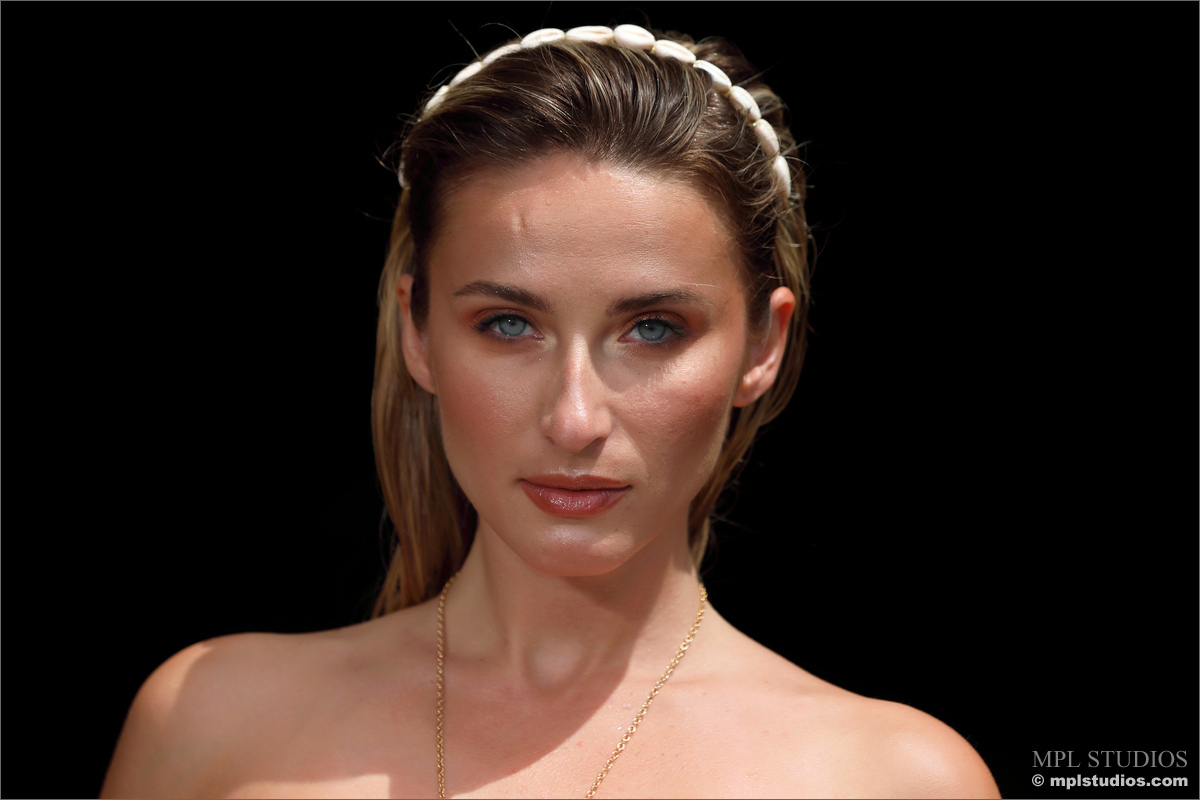 Photo #5 of Cara Mell posing in Salacia