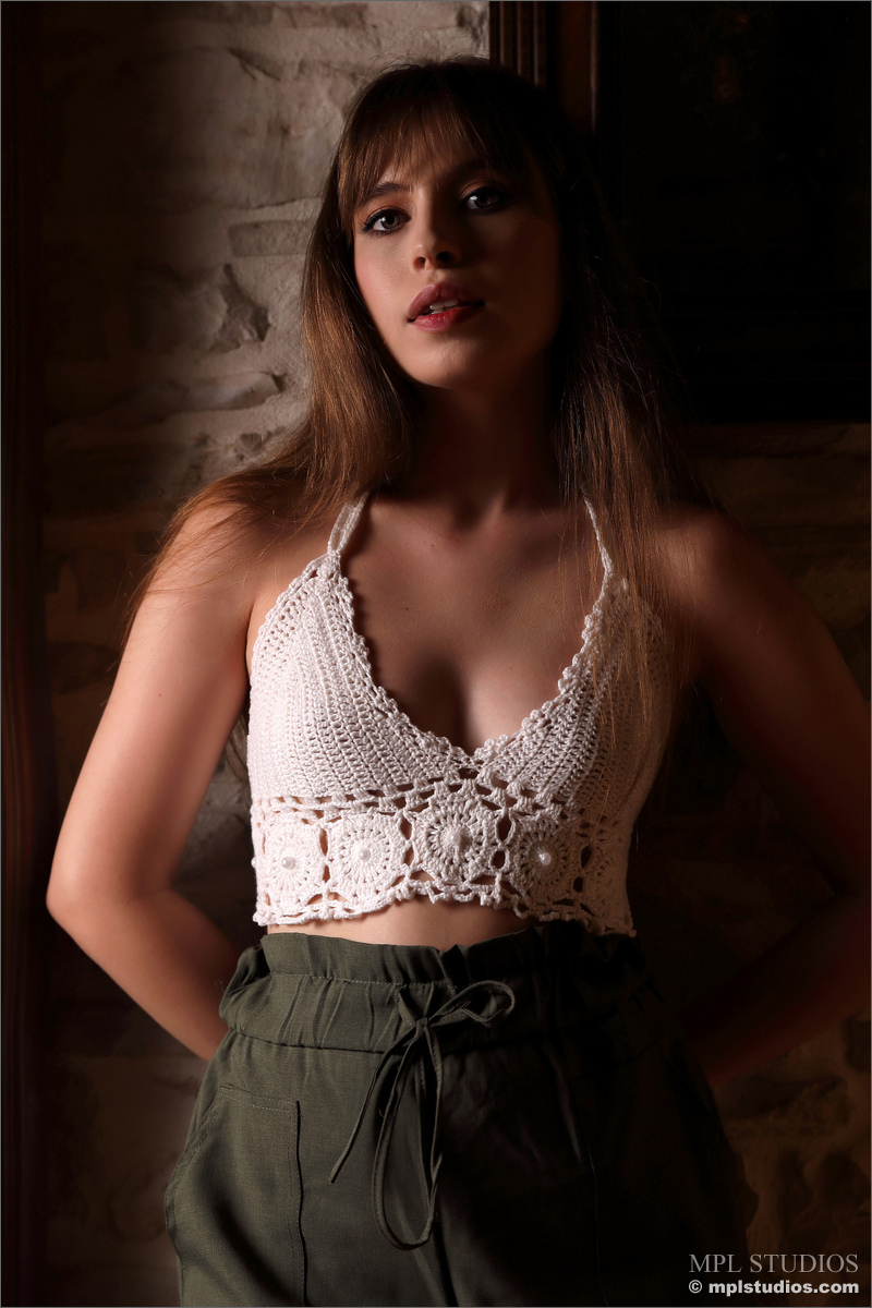 Photo #1 of Aristeia posing in Mythos