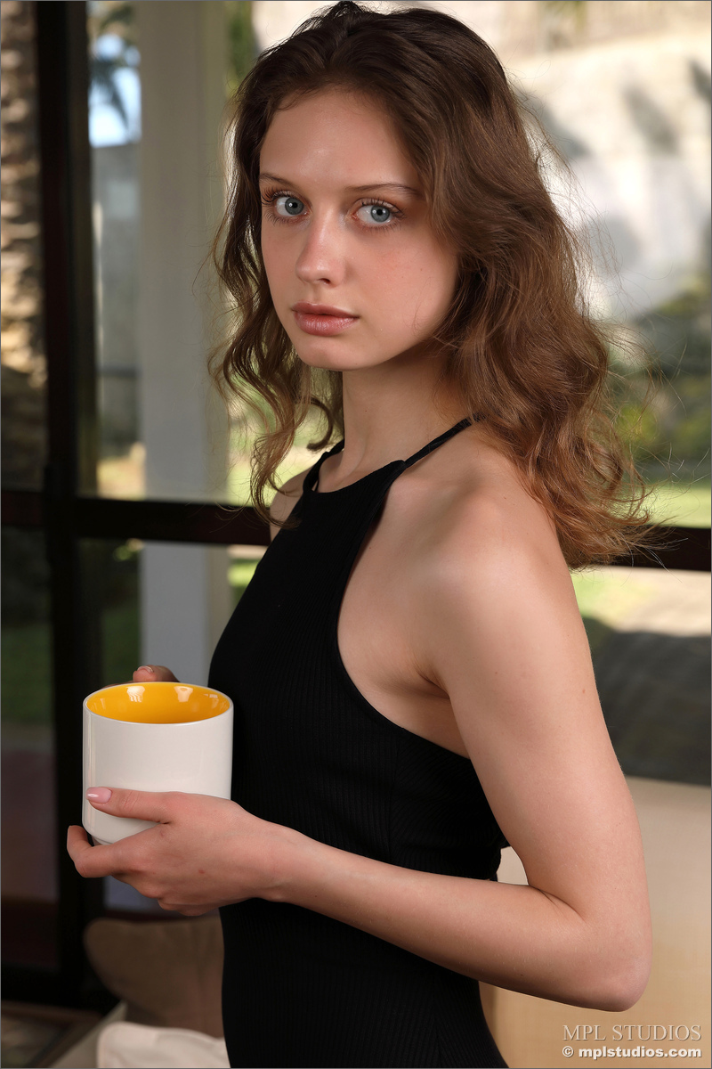Photo #1 of Clarice posing in Body & Soul