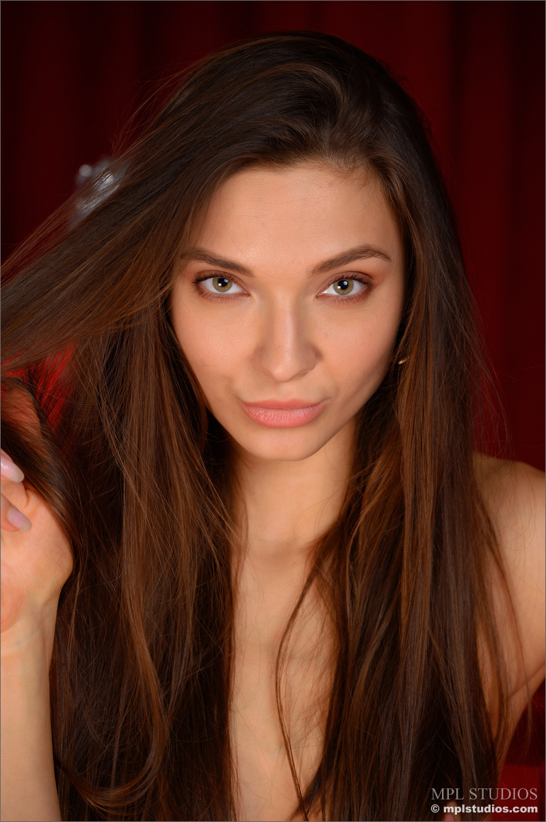Photo #8 of Mariana posing in Eye On The Prize