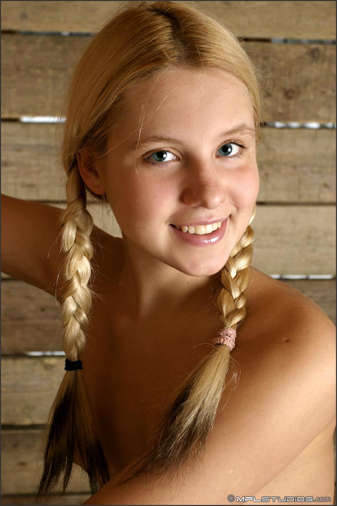 Photo #7 of Anuetta posing in The Apprentice