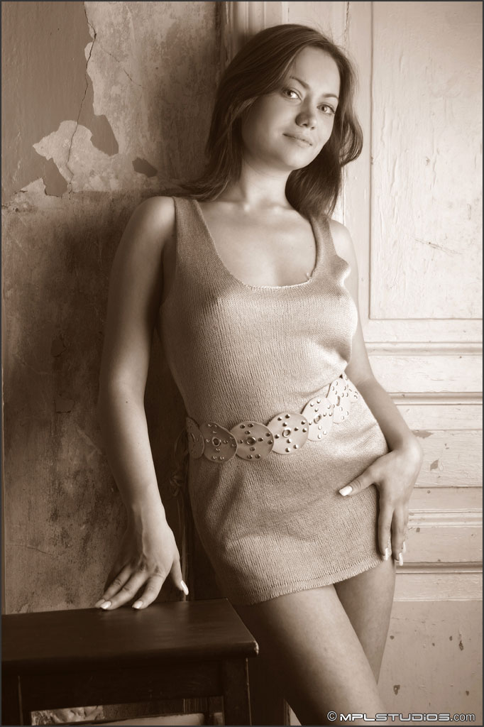 Photo #2 of Kira posing in Erotic Desire