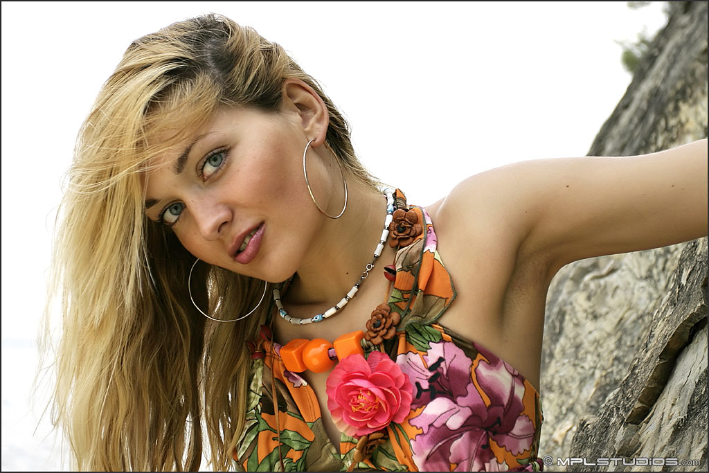 Photo #3 of Lilya posing in Le Cirque