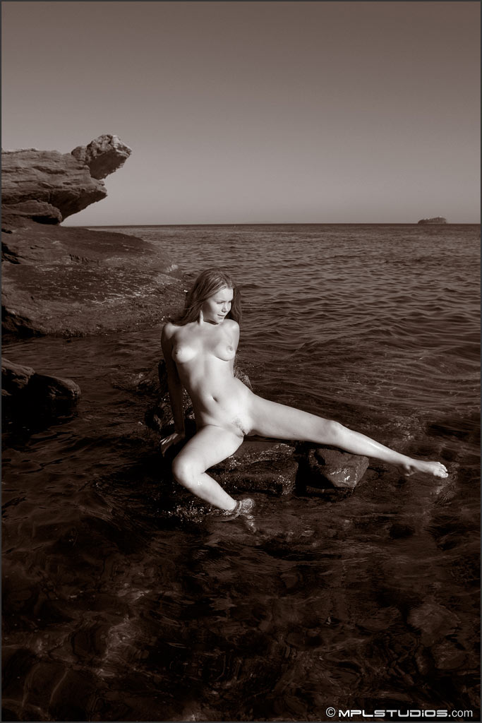Photo #2 of Nina posing in Nude Horizons